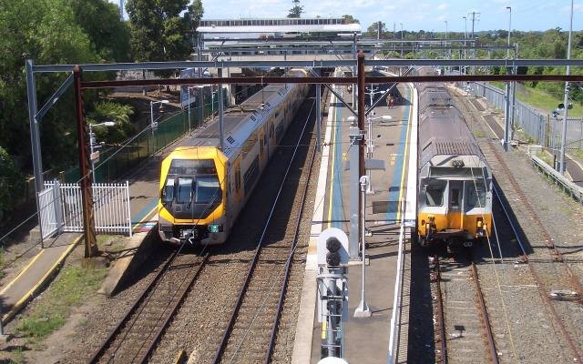 Two suburban trains at the platforms of Liverpool station