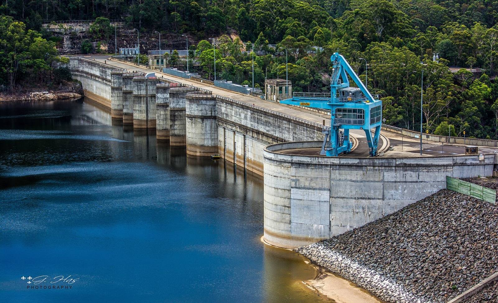 The curved concrete wall of Warragamba Dam holding back Lake Burragorang