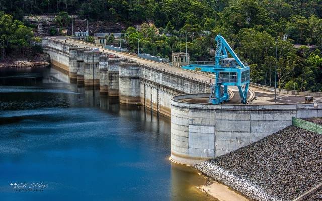 The curved concrete wall of Warragamba Dam holding back Lake Burragorang